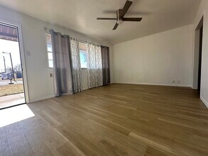 512 E 20th St in Crane, TX - Building Photo - Building Photo