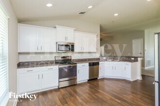 78109 Saddle Rock Rd in Yulee, FL - Foto de edificio - Building Photo