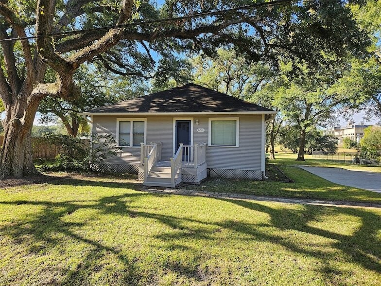 603 Landrum in League City, TX - Foto de edificio