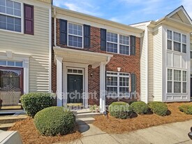527 Fagin Cir in Mauldin, SC - Building Photo
