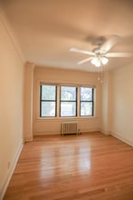 2039 W Wellington Ave in Chicago, IL - Foto de edificio - Building Photo