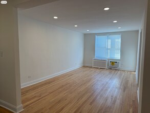 55 Austin Pl in Staten Island, NY - Building Photo - Building Photo