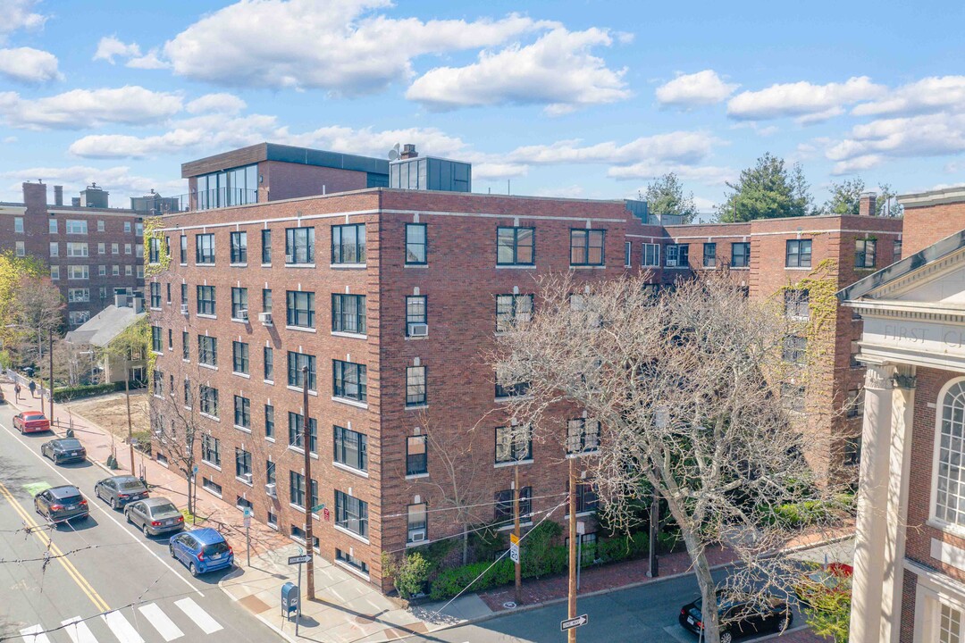 Puritan Arms in Cambridge, MA - Foto de edificio