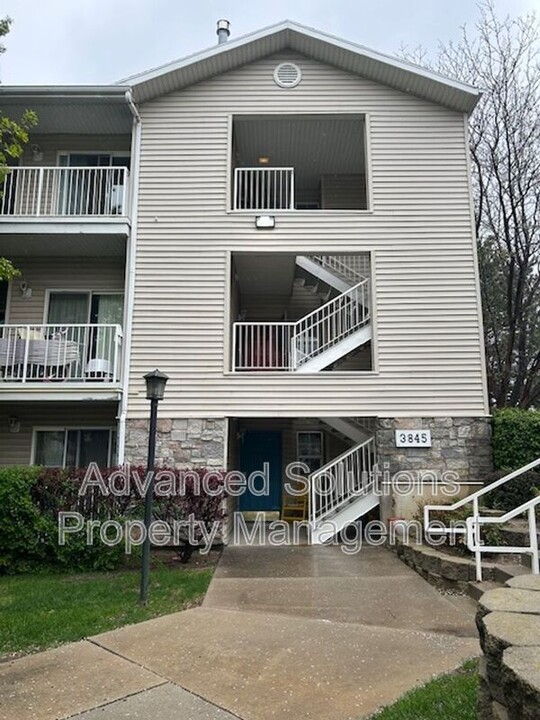 3845 Canyon River Way in South Salt Lake, UT - Foto de edificio