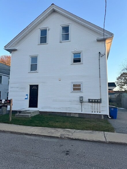 15 Ives St, Unit B in Blackstone, MA - Building Photo