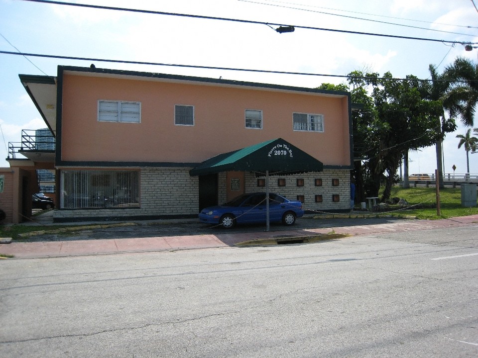 Pierre On the Bay in Miami Beach, FL - Building Photo