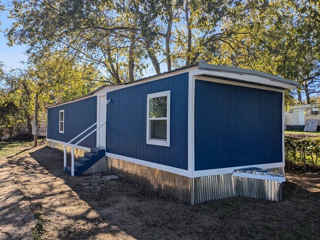1009 Luan Way in Seven Points, TX - Building Photo - Building Photo