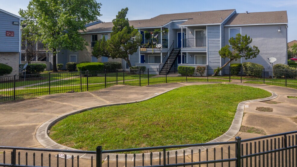 Creekbend Gardens Apartments Houston, TX Apartments For Rent