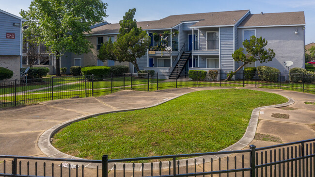 Toro Place in Houston, TX - Foto de edificio - Building Photo