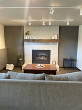 9908 S Falconhurst Dr, Unit Jacqueline in Sandy, UT - Foto de edificio - Building Photo
