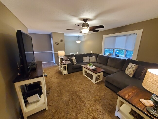 2201 Tracy Ln in Sioux Falls, SD - Foto de edificio - Building Photo