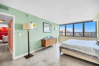 11 Island Ave in Miami Beach, FL - Building Photo - Building Photo