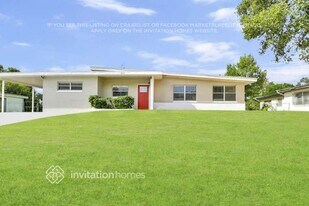 2412 Martinwood Dr in Orlando, FL - Building Photo