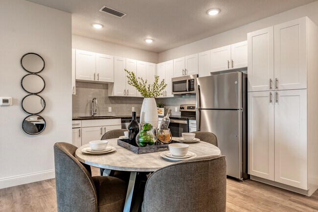 Grand Oak Apartments in Largo, FL - Building Photo - Interior Photo