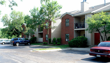 Foxfire Condominiums in Palatine, IL - Building Photo - Building Photo