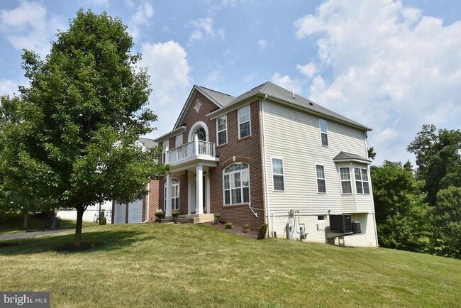 8223 Edge Hill Ln