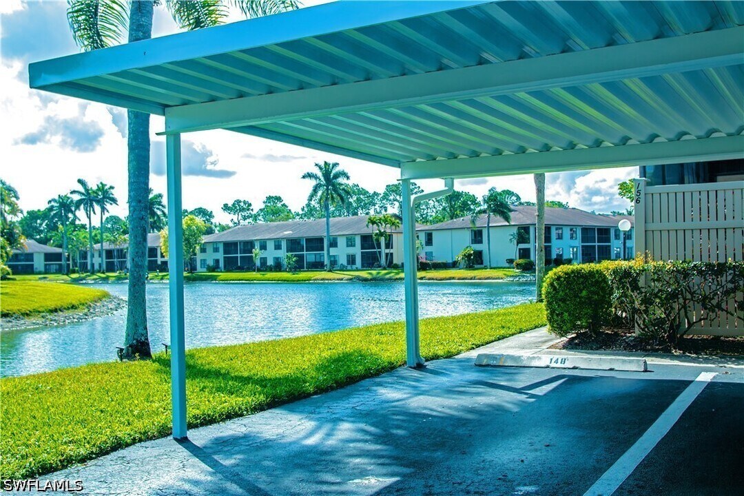 148 Lake Point Ln in Naples, FL - Building Photo