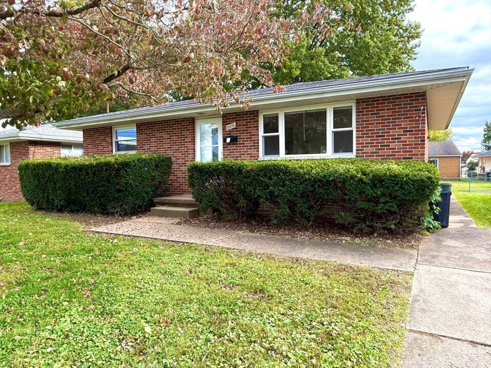 1513 Bel Del Ct in Belpre, OH - Building Photo