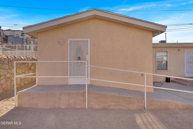 1127 El Paso St in El Paso, TX - Building Photo - Building Photo