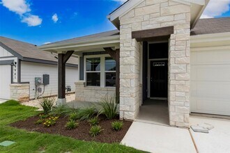 4905 Hazelnut Ln in Austin, TX - Building Photo - Building Photo
