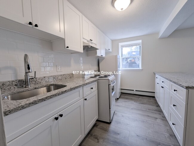 160 N Beacon St in Boston, MA - Foto de edificio - Building Photo