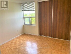 20 Edgecliff Golfway in Toronto, ON - Building Photo - Building Photo