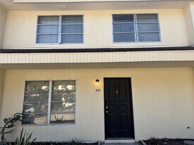215 Amherst Ave in Sarasota, FL - Building Photo