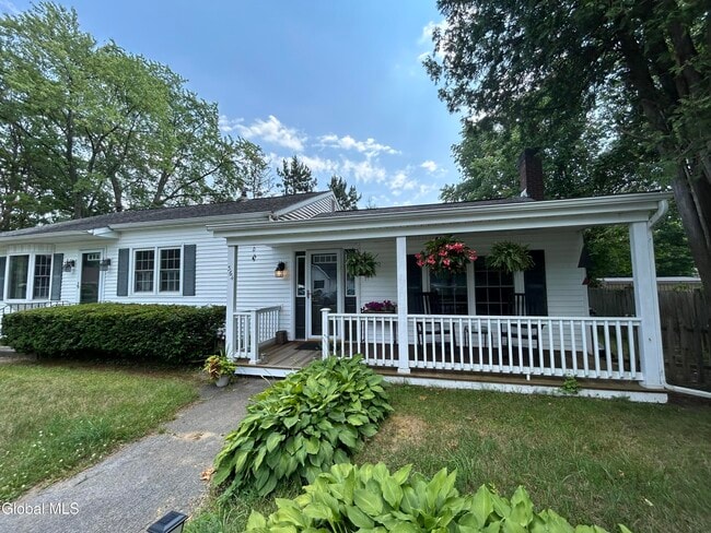 364 Caroline St in Saratoga Springs, NY - Building Photo - Building Photo