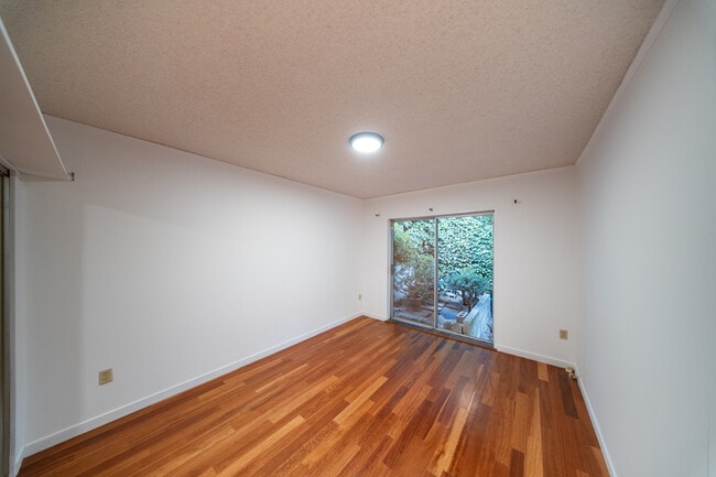 8639 Crescent Dr in Los Angeles, CA - Building Photo - Building Photo