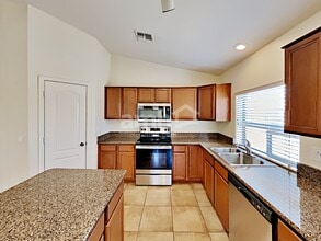 17568 W Voltaire St in Surprise, AZ - Building Photo - Building Photo