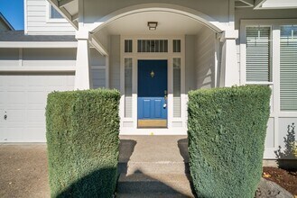 14421 Holly Springs Rd in Lake Oswego, OR - Building Photo - Building Photo