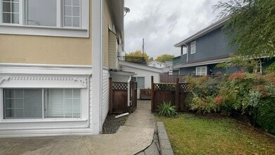 3955 Pandora St in Burnaby, BC - Building Photo - Building Photo