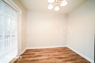 342 Roxbury Dr, Unit Shared in Riverdale, GA - Building Photo - Building Photo