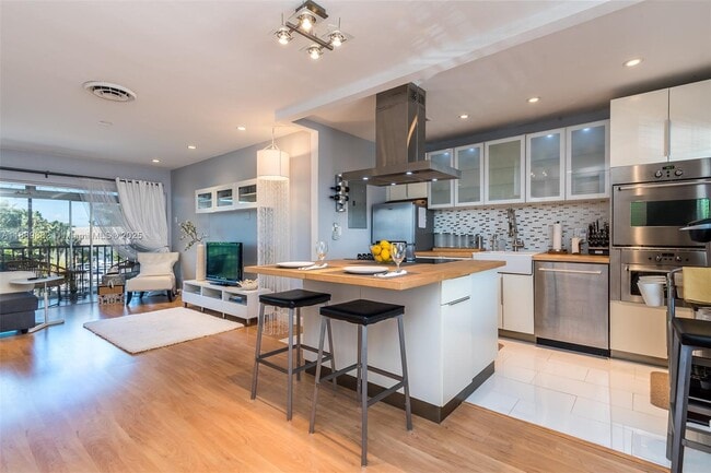 property at 2801 NE 33rd Ct