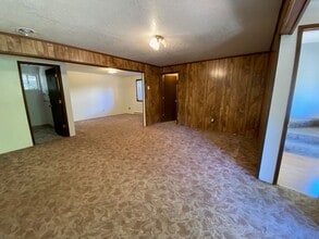 1298 NE Lincoln St in Roseburg, OR - Building Photo - Building Photo