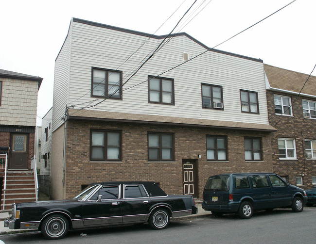 168 W 21st St in Bayonne, NJ - Building Photo - Building Photo