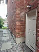 1116 Savoline Blvd in Milton, ON - Building Photo