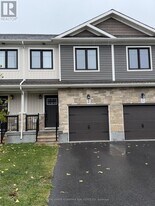 5 Staples Blvd in Smiths Falls, ON - Building Photo