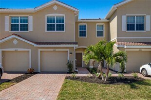 2841 Citrus Lake Dr in Naples, FL - Building Photo