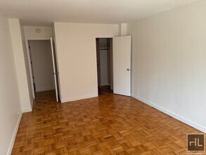Fourth Avenue in New York, NY - Building Photo - Building Photo