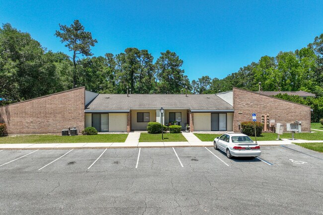 Mystic Woods Condos in Tallahassee, FL - Building Photo - Building Photo