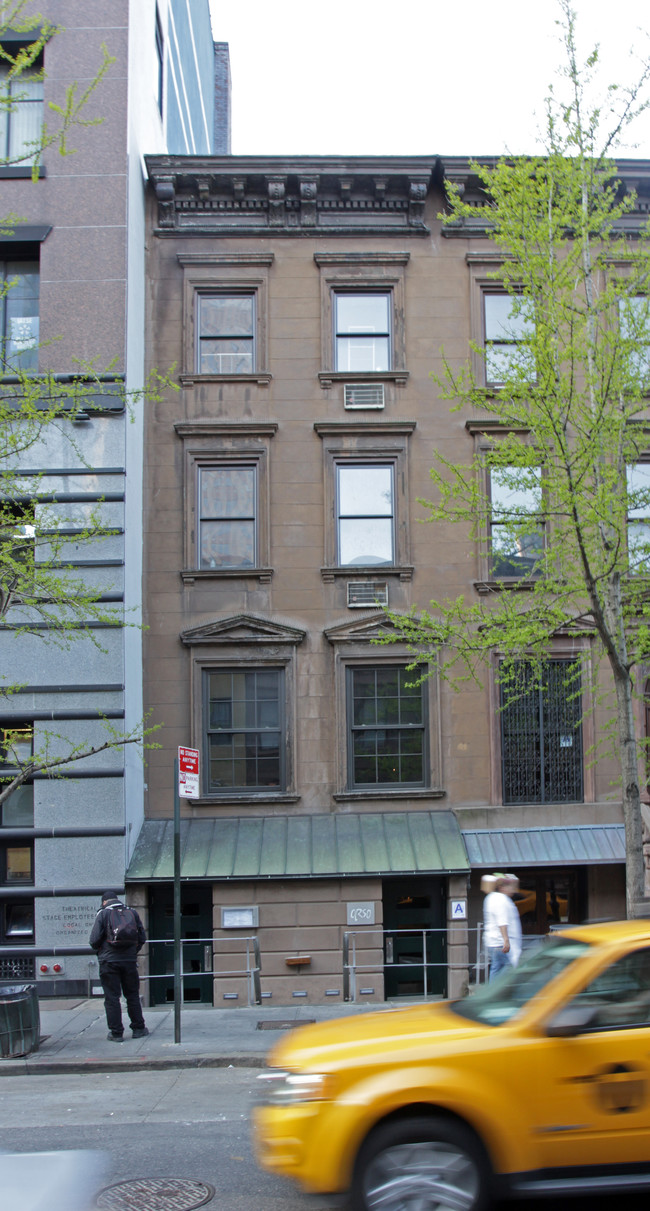 322 W 46th St in New York, NY - Building Photo - Building Photo