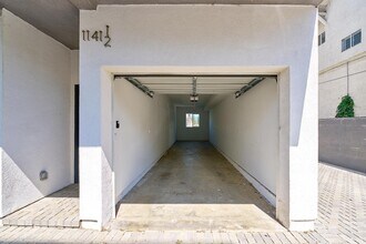 1141 1/2 Irolo St in Los Angeles, CA - Foto de edificio - Building Photo