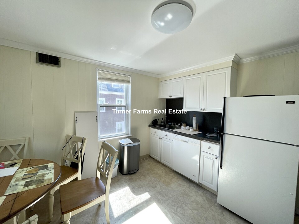 56 Cedar St, Unit 3 in Cambridge, MA - Building Photo