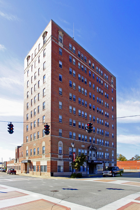 Daugette Towers in Gadsden, AL - Building Photo