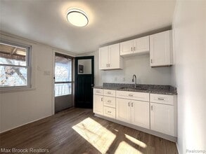 36 E Bernhard Ave in Hazel Park, MI - Building Photo - Building Photo