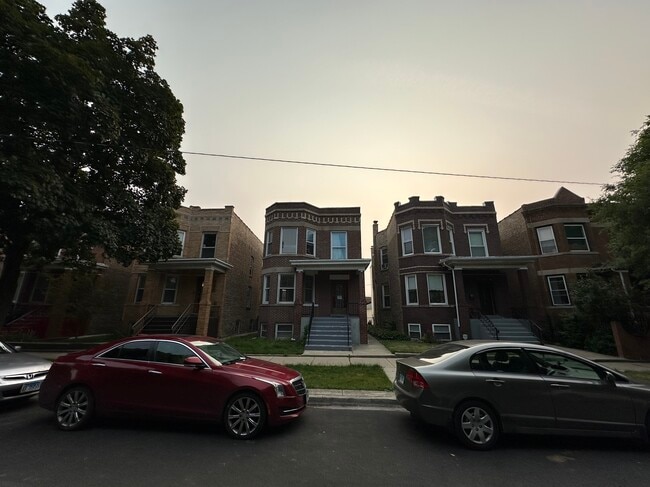2308 N Harding Ave, Unit 1