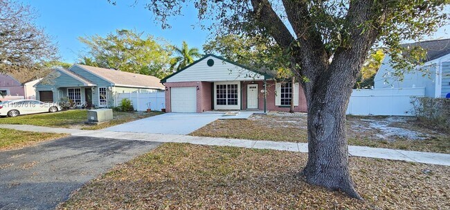 1251 SW 84th Terrace in Pembroke Pines, FL - Building Photo - Building Photo