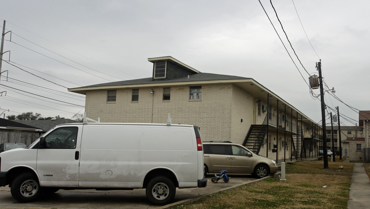 213 Cotton St in Metairie, LA - Foto de edificio