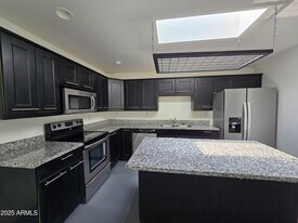 2302 N 36th St in Phoenix, AZ - Building Photo